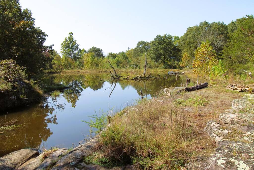 Apartamento The Love Nest At Bluebird Estate Batesville Exterior foto